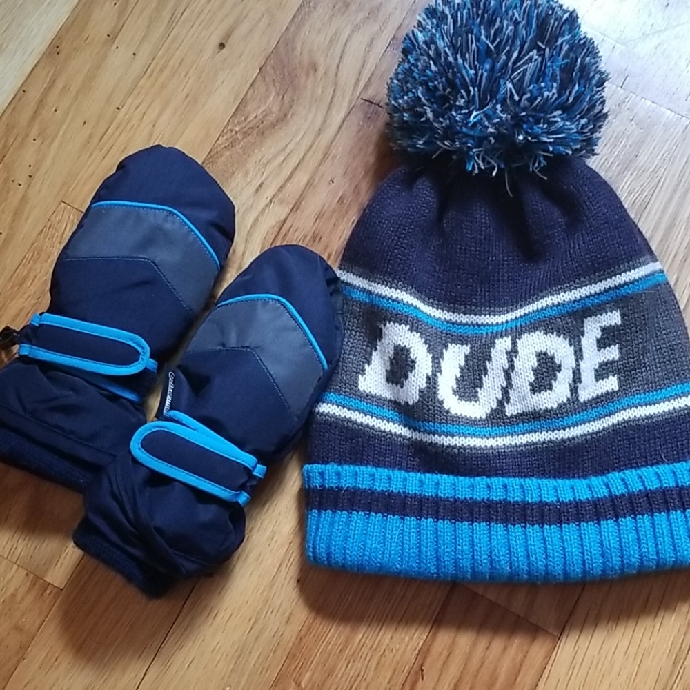 EUC boys hat and mittens set